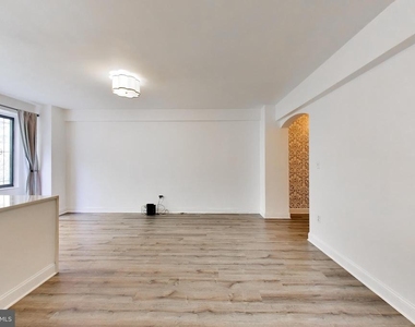 1 Scott Circle Nw - Photo Thumbnail 4