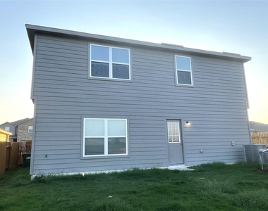 1001 Riverdale Cv - Photo Thumbnail 13