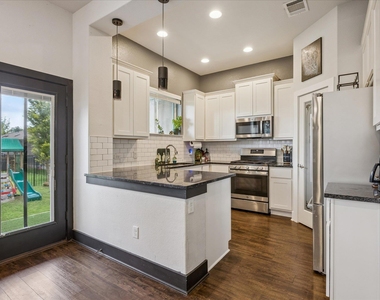 111 Alexander - Photo Thumbnail 5