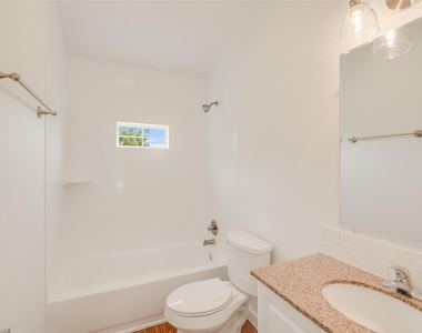 2200 Rosewood Ave - Photo Thumbnail 4