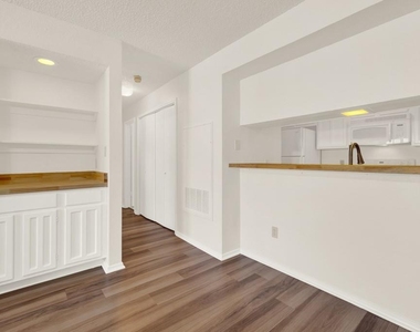 1202 Thorpe Ln - Photo Thumbnail 6