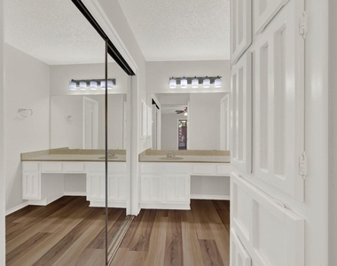 1202 Thorpe Ln - Photo Thumbnail 20