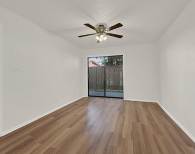 1202 Thorpe Ln - Photo Thumbnail 19