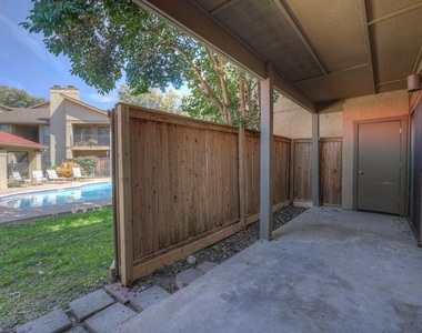 1202 Thorpe Ln - Photo Thumbnail 26