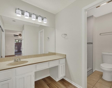 1202 Thorpe Ln - Photo Thumbnail 21