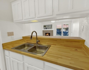 1202 Thorpe Ln - Photo Thumbnail 15