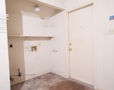 508 Gregory Ct - Photo Thumbnail 6
