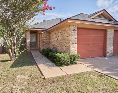508 Gregory Ct - Photo Thumbnail 1