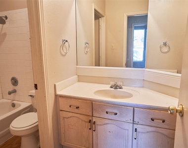 508 Gregory Ct - Photo Thumbnail 9