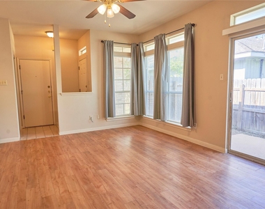 508 Gregory Ct - Photo Thumbnail 4