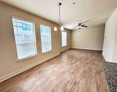 2216 Creekside Ln - Photo Thumbnail 15