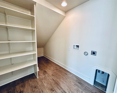 2216 Creekside Ln - Photo Thumbnail 9