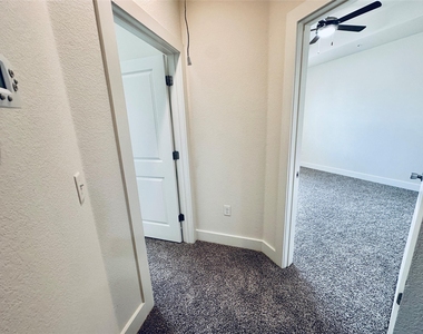 2216 Creekside Ln - Photo Thumbnail 25