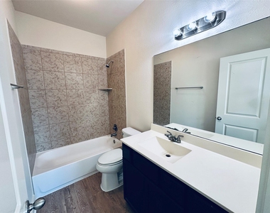 2216 Creekside Ln - Photo Thumbnail 31