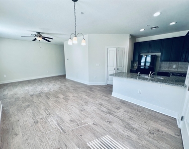 2216 Creekside Ln - Photo Thumbnail 2