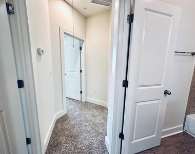 2216 Creekside Ln - Photo Thumbnail 21