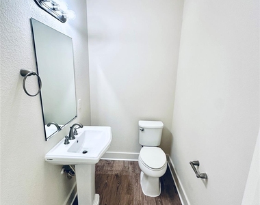 2216 Creekside Ln - Photo Thumbnail 16