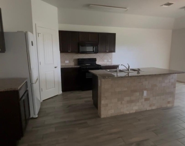 137 Rafe Ct - Photo Thumbnail 2