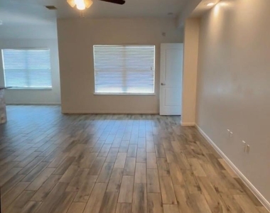 137 Rafe Ct - Photo Thumbnail 3