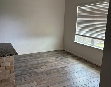 137 Rafe Ct - Photo Thumbnail 17