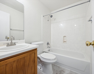 108 Loryn Dr - Photo Thumbnail 8