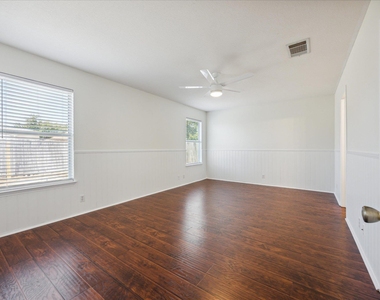 108 Loryn Dr - Photo Thumbnail 3