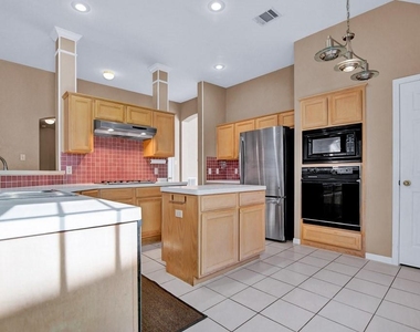 1901 Dapplegrey Ln - Photo Thumbnail 21