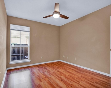 1901 Dapplegrey Ln - Photo Thumbnail 7