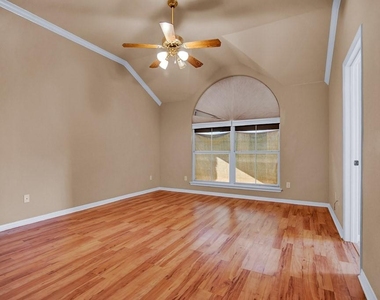 1901 Dapplegrey Ln - Photo Thumbnail 10
