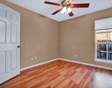 1901 Dapplegrey Ln - Photo Thumbnail 8
