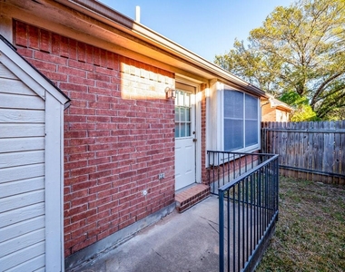 1901 Dapplegrey Ln - Photo Thumbnail 30