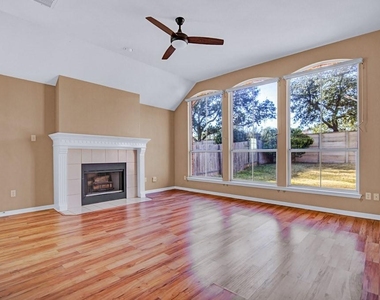1901 Dapplegrey Ln - Photo Thumbnail 18