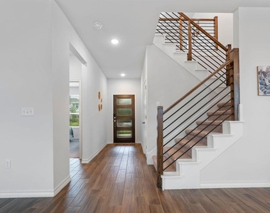 6605 Folsom Ave - Photo Thumbnail 4