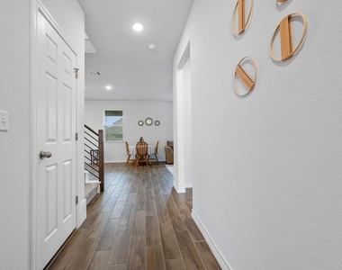 6605 Folsom Ave - Photo Thumbnail 3