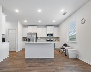 6605 Folsom Ave - Photo Thumbnail 10