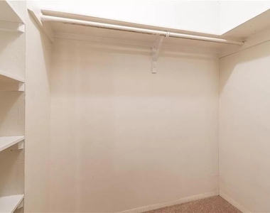 402 N Fredericksburg St - Photo Thumbnail 6