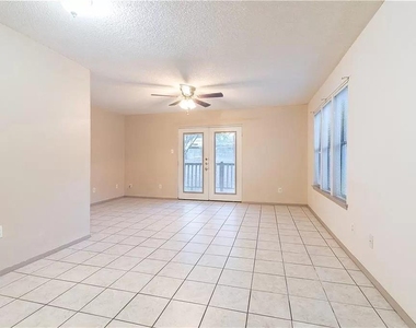 402 N Fredericksburg St - Photo Thumbnail 3