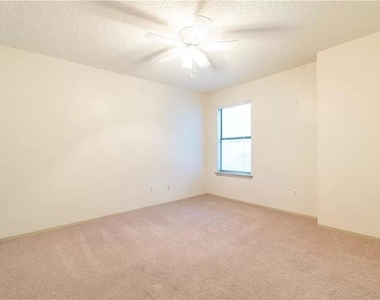 402 N Fredericksburg St - Photo Thumbnail 4