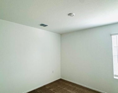 14425 Treyvon Rd - Photo Thumbnail 8