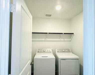 14425 Treyvon Rd - Photo Thumbnail 9