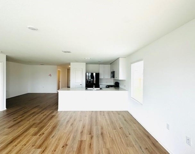 14425 Treyvon Rd - Photo Thumbnail 18