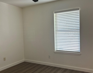 5903 Cougar Dr - Photo Thumbnail 8