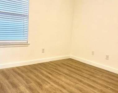5903 Cougar Dr - Photo Thumbnail 3