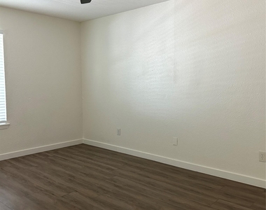 5903 Cougar Dr - Photo Thumbnail 9
