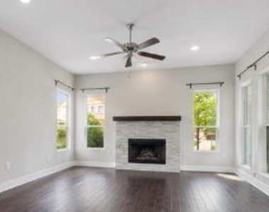 4104 Nitschke St - Photo Thumbnail 2