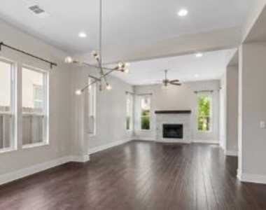 4104 Nitschke St - Photo Thumbnail 3