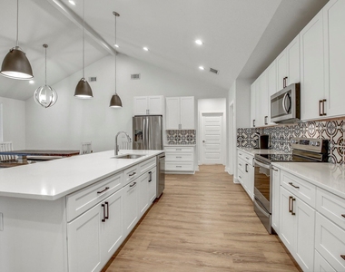 6509 Shady Ln - Photo Thumbnail 9