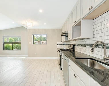 1702 New York Ave - Photo Thumbnail 8