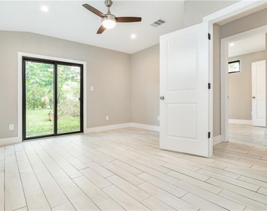 1702 New York Ave - Photo Thumbnail 10
