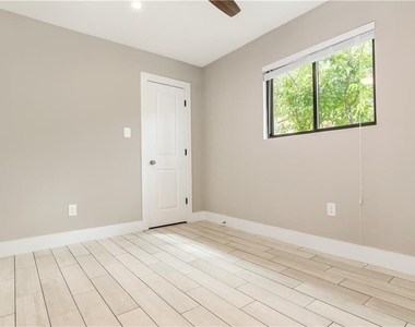 1702 New York Ave - Photo Thumbnail 18